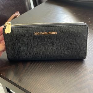 Michael Kors GUC wallet